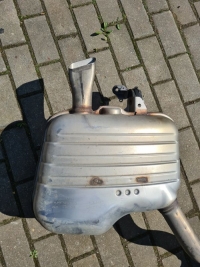 AUDI ELEMENTY TŁUMIK TŁUMIKA 8W9253611 8W0253411 - 2