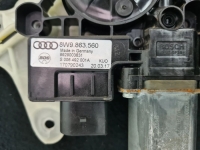 AUDI A4 8W B9 MECHANIZM ROLETY BAGAŻNIKA 8W9863560 - 3